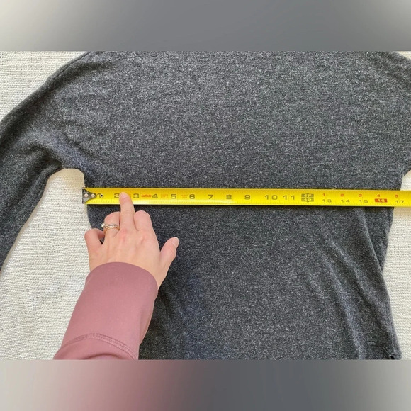 RW&Co Wool Blend Grey  Speckled Turtleneck Sweater Size Small - Picture 12 of 14